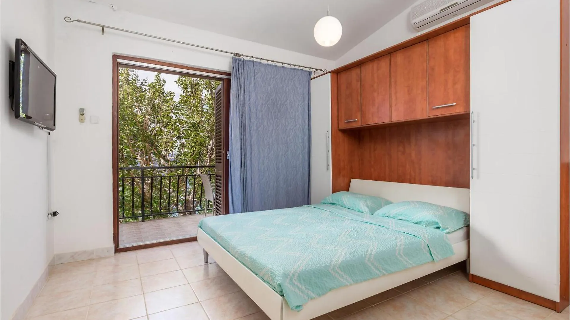 Beautiful Apartment In Starigrad With Wifi  Starigrad (Kvarner)